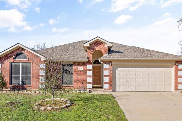 4635 Yellowleaf Drive, Grand Prairie, TX 75052