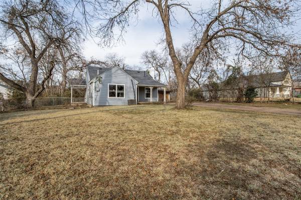 621 Phinney Avenue, Cockrell Hill, TX 75211