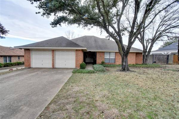 10177 Regent Row Street, Benbrook, TX 76126