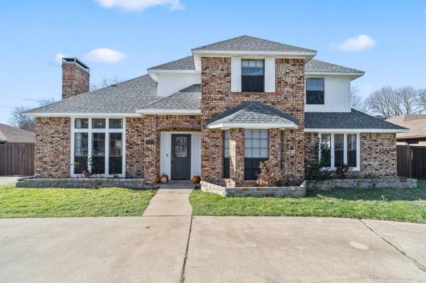 801 Hunters Creek Drive, Desoto, TX 75115