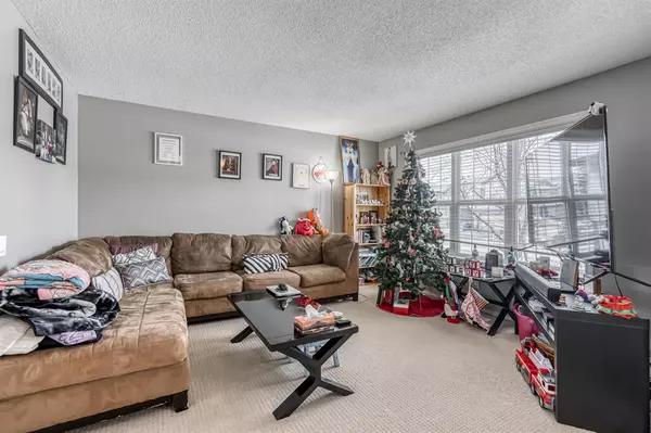 Calgary, AB T3M 2B2,506 Everridge DR SW