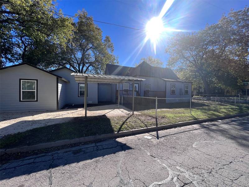 308 N Robinson Street, Cleburne, TX 76031