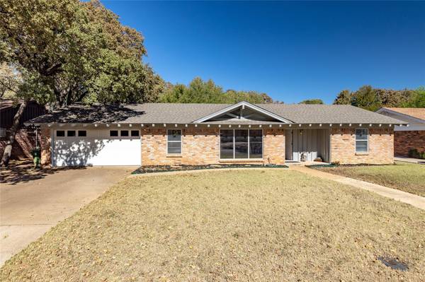 1208 Kathryn Street, Hurst, TX 76053