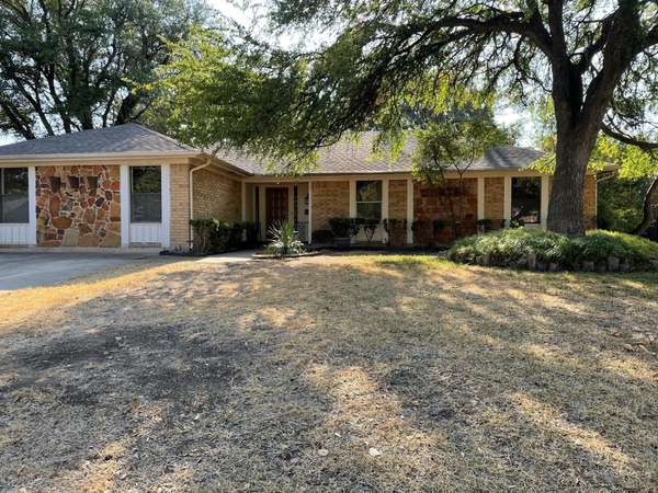 1227 Usher Street, Benbrook, TX 76126