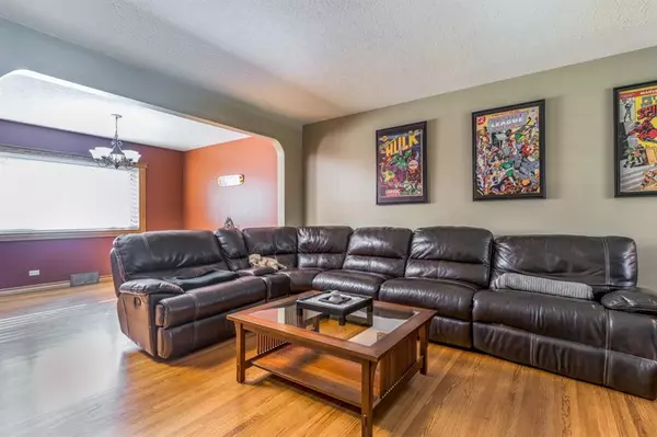 Calgary, AB T3E1W7,3220 24A ST SW