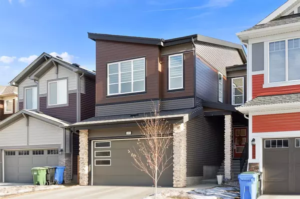 Calgary, AB T3P 1H9,205 Lucas CRES NW