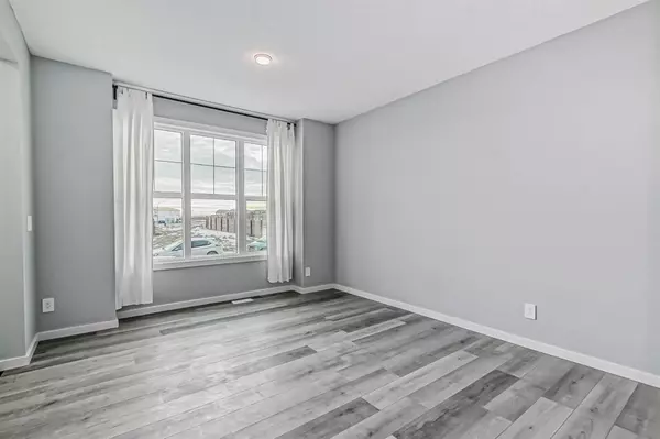 Calgary, AB T3P 1Y1,57 Herron Mews NE