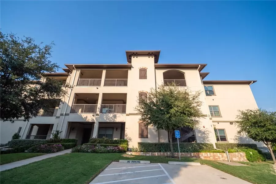 500 Waters Edge Drive #214, Lake Dallas, TX 75065