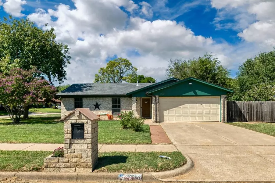 2708 Avonhill Drive, Arlington, TX 76015