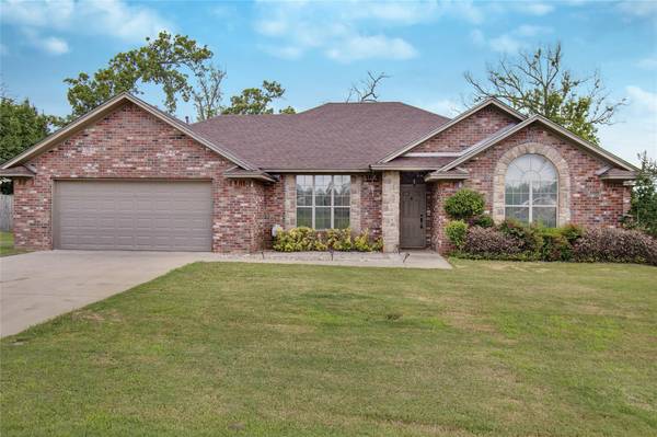 1209 Silver Oak St, Mount Pleasant, TX 75455