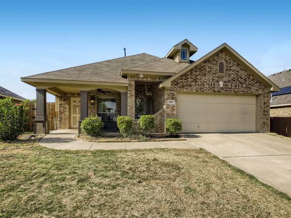 709 Hutchins Drive, Crowley, TX 76036