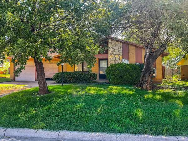 4525 Moorview Avenue, Fort Worth, TX 76119