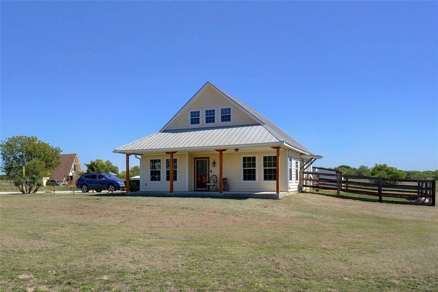 585 Robinson Road, Ponder, TX 76259