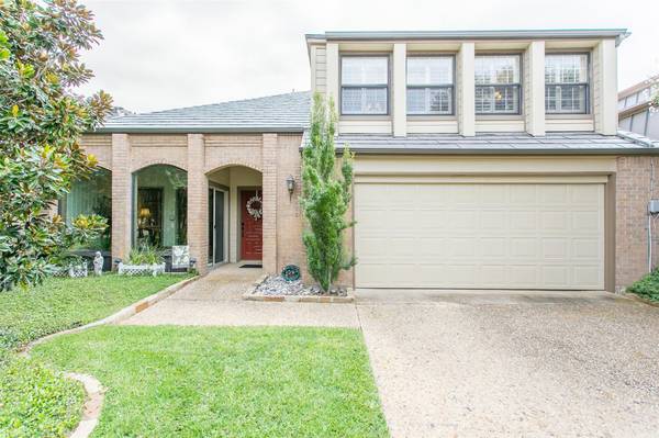 32 Crown Place, Richardson, TX 75080