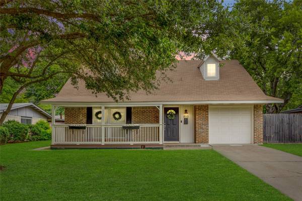 810 Kingswood Avenue, Richardson, TX 75080