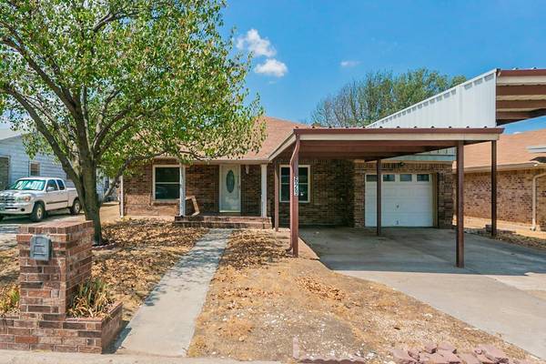 629 Hallvale Drive, White Settlement, TX 76108