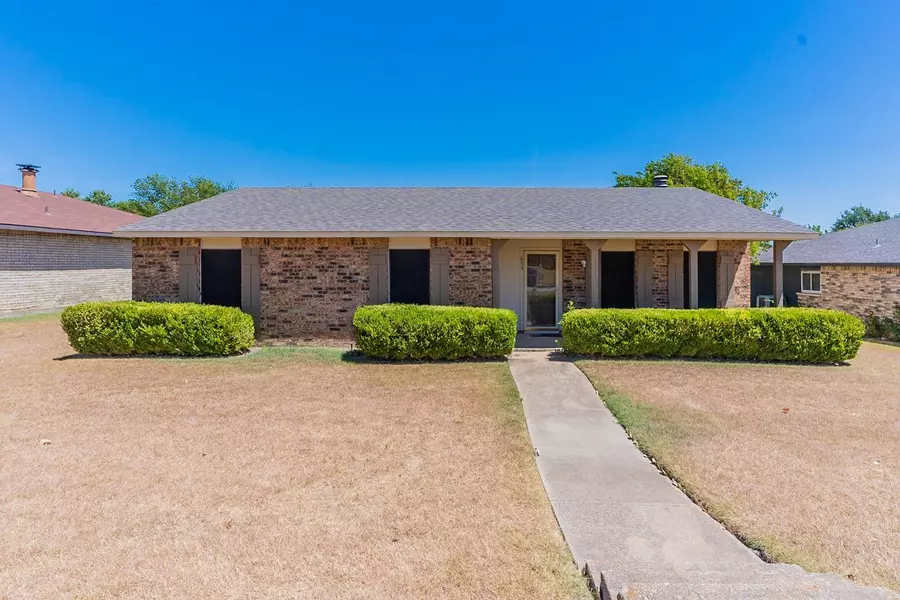 653 Nora Lane, Desoto, TX 75115