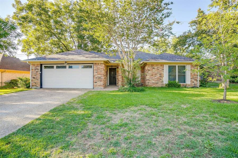 212 NE Brushy Mound Road, Burleson, TX 76028