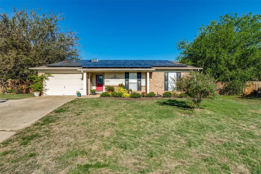 5733 Judie Court, Haltom City, TX 76148