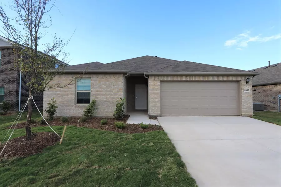 8933 Bronze Meadow Drive, Fort Worth, TX 76131