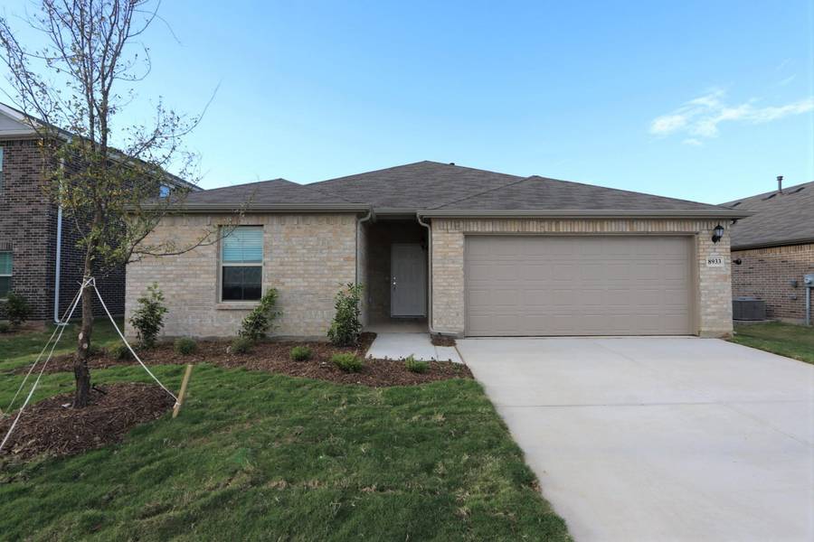 8933 Bronze Meadow Drive, Fort Worth, TX 76131