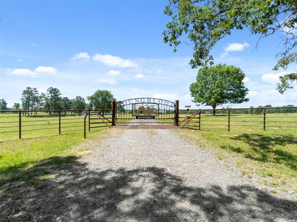 6056 Bobwhite Road,  Gilmer,  TX 75644