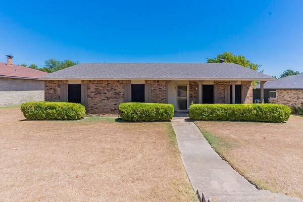 653 Nora Lane, Desoto, TX 75115