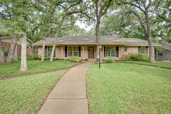 3405 Woodford Drive, Arlington, TX 76013