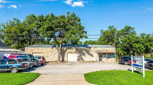 145 N Wilson Street, Burleson, TX 76028