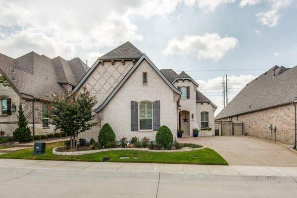 813 Royal Minister Boulevard, Lewisville, TX 75056