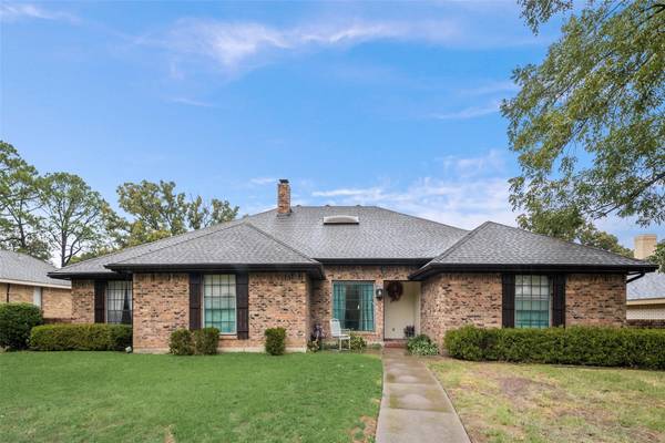 2422 Axminster Drive, Grand Prairie, TX 75050