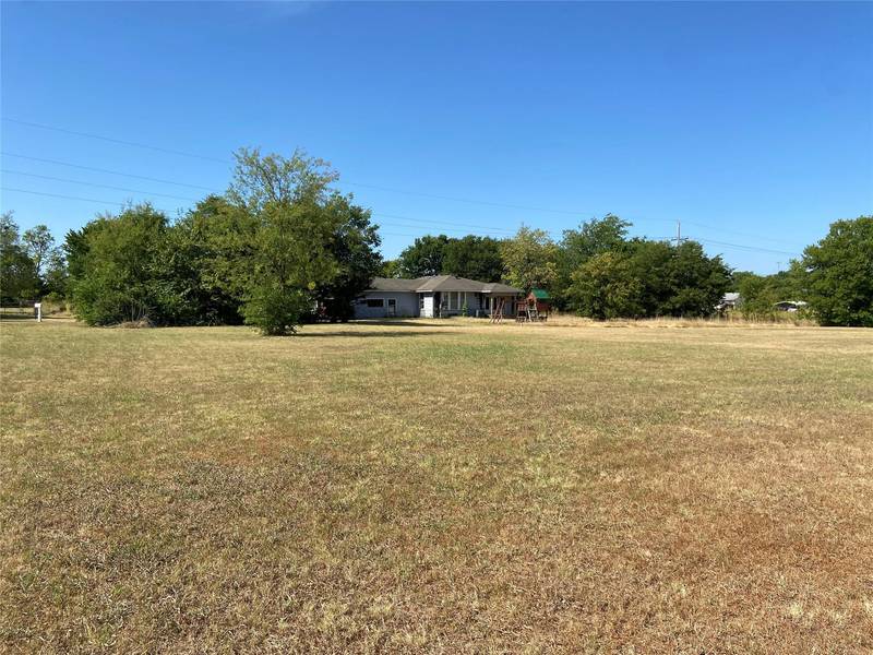 401 S GARDNER, Whitewright, TX 75491