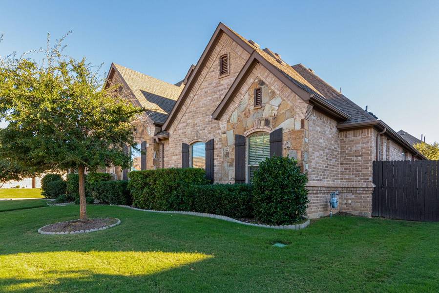 9020 Glendara Drive, North Richland Hills, TX 76182