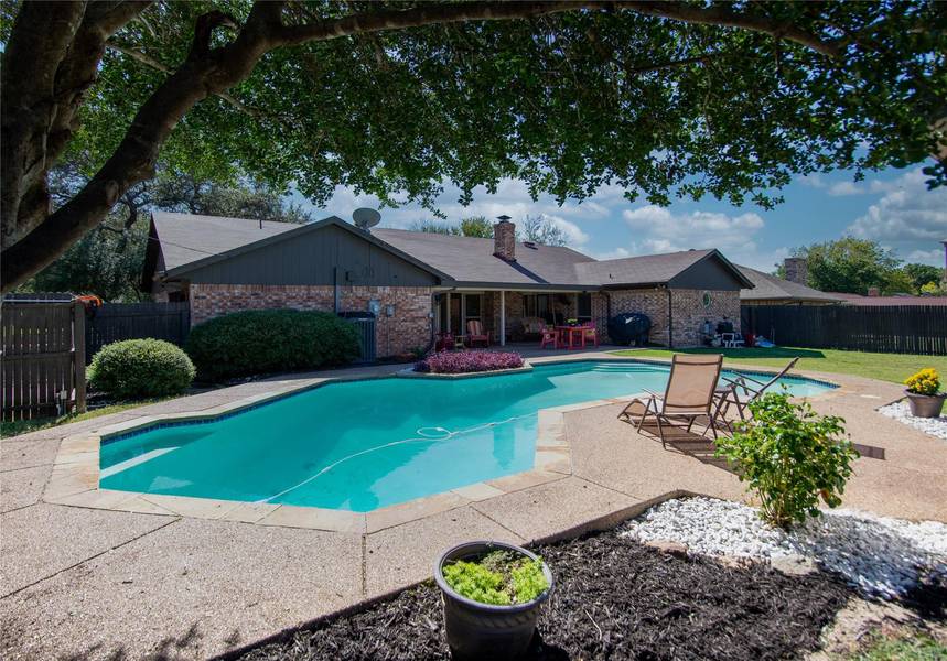 6529 Briley Drive, North Richland Hills, TX 76180