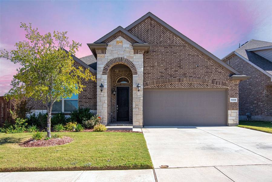 5808 Stonefield Lane, Fort Worth, TX 76137