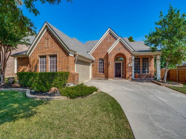 2475 Lakewood Drive, Grand Prairie, TX 75054