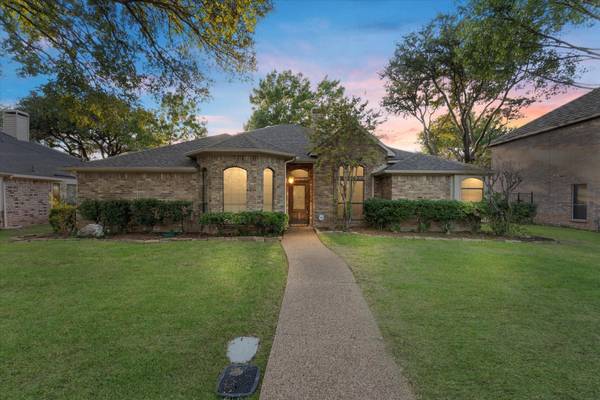 1928 Hidden Trail Drive, Lewisville, TX 75067