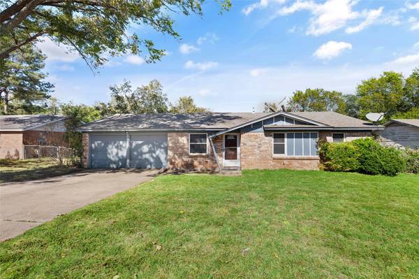 306 Bowles Court, Kennedale, TX 76060