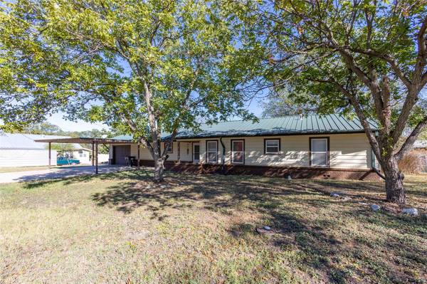 617 E Ross Street, De Leon, TX 76444