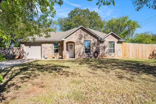 202 Gatrix Avenue, Cleburne, TX 76033