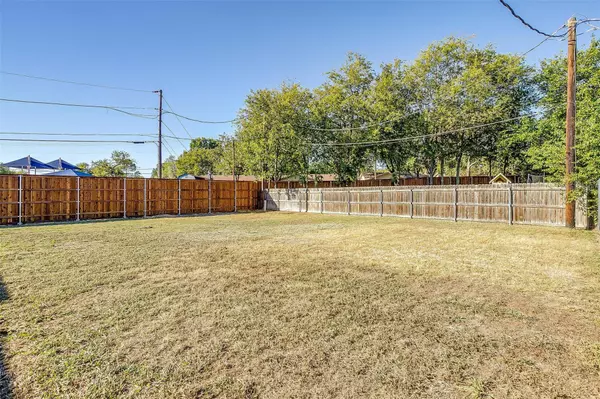 Burleson, TX 76028,213 NE Cindy Lane