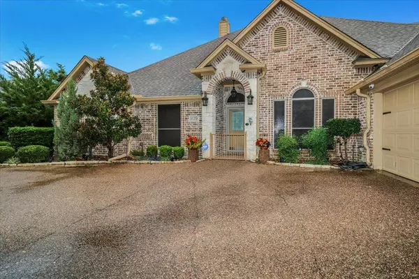 Arlington, TX 76001,8129 Oak Hollow Drive