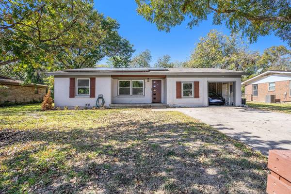 1120 Warden Street, Benbrook, TX 76126