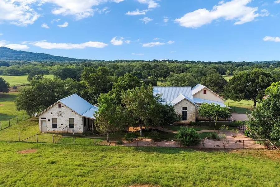 295 County Road 306, Llano, TX 78643