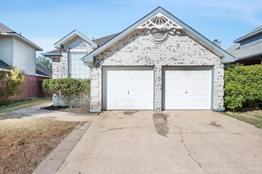 6737 Driffield Circle W, North Richland Hills, TX 76182