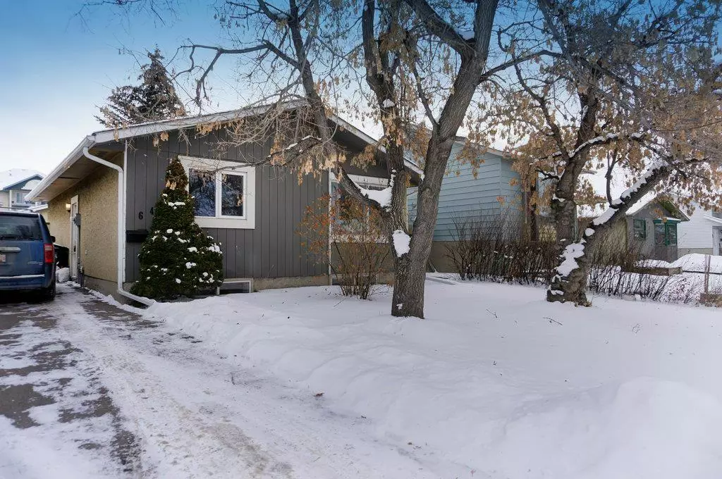 Calgary, AB T2B 2P6,64 Doverglen CRES SE