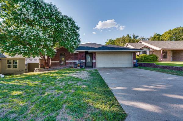 606 W Freeman Street, Ennis, TX 75119