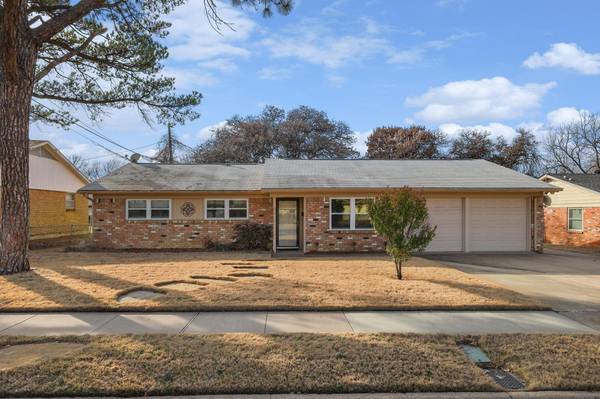 306 Wilshire Drive, Euless, TX 76040