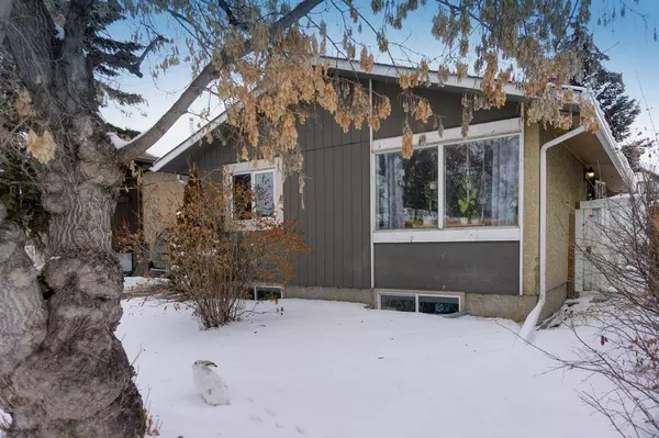 Calgary, AB T2B 2P6,64 Doverglen CRES SE