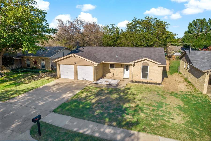 6716 Summit Ridge Drive, Watauga, TX 76148